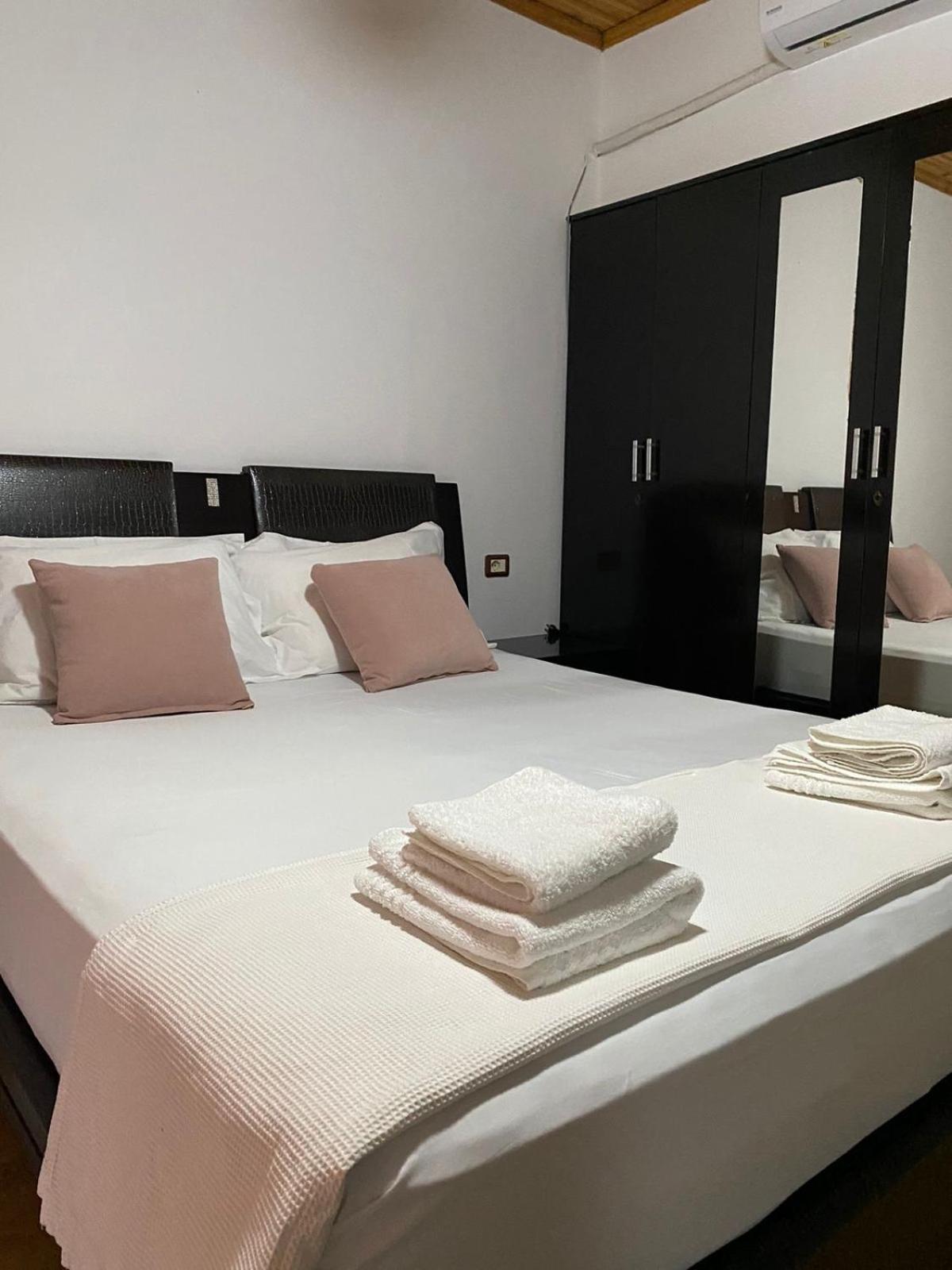 Bertis Guest House Gjirokastër Extérieur photo
